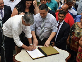 Comemorao na Prefeitura - Foto: PMT