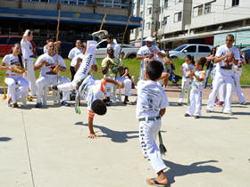 Aul�o de capoeira na Pra�a Ol�mpica - foto: PMT