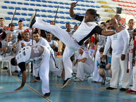 Capoeiristas de cidades de v�rios estados participam de encontro no Gin�sio Pedr�o - Foto: Jorge Maravilha