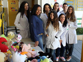 Estudantes de Medicina do UNIFESO buscam reduzir o medo das crianças de hospitais - Foto: Unifeso