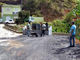 O local da lixeira tambm ganhou aterramento do solo - Foto: AsCom PMT