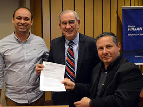 O arquiteto da ABCP, Luiz Gustavo Guimares, o presidente  da Representao Regional FIRJAN Baixada II, Roberto Leverone, e o prefeito em exerccio Sandro Dias - Foto: PMT