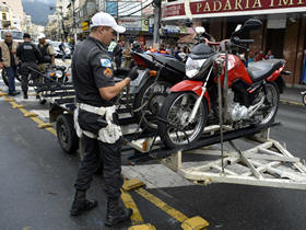 Estacionamento irregular no Centro - Foto: Lipe Nascimento