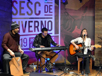 Banda Mangabrothers se apresenta no lançamento do Festival - Foto: Jorge Maravilha