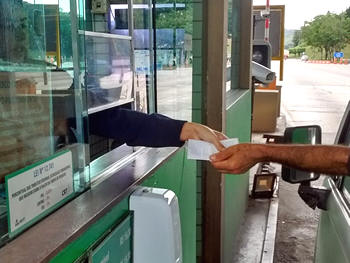 Cabines de pedágio com dispositivos de proteção - Foto: CRT