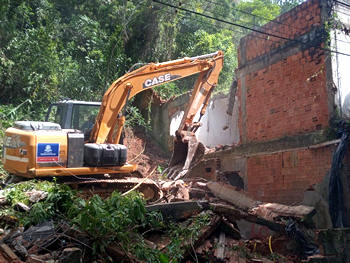 Demolições de casas interditadas em Teresópolis - Foto: AsCom PMT