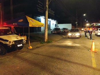 Barreiras sanitárias em todas as entradas do município, inclusive à noite - Foto: AsCom PMT