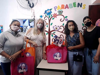 Entrega do livro no CMEI da Várzea - Foto: PMT
