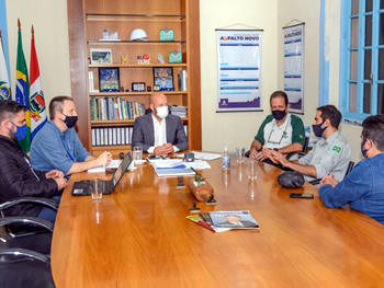 Vinicius Claussen, recebeu o novo chefe do Parnaso na Prefeitura - Foto: AsCom PMT