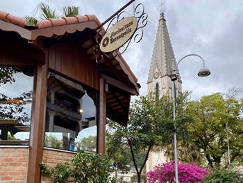 Novo Quiosque da Praça da Matriz, com o apoio da Floricultura Teresópolis - Foto: Divulgação