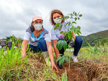 Cléo Jordão, sec. de Cultura, e Rosana Martuchelli, da APROLUC - Foto: AsCom PMT