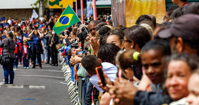 Bom público compareceu ao Parque Regadas no desfile em Teresópolis - Foto: AsCom PMT