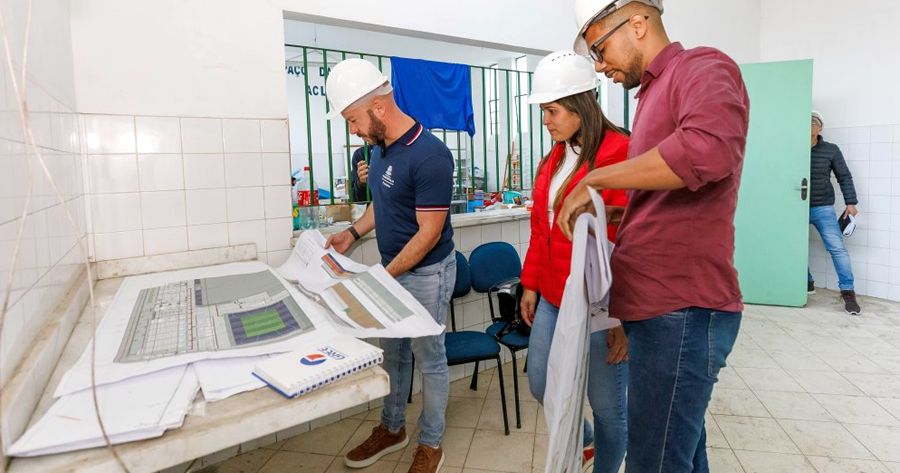 O Prefeito de Teresópolis visitou a obra da Escola - Foto: AsCom PMT