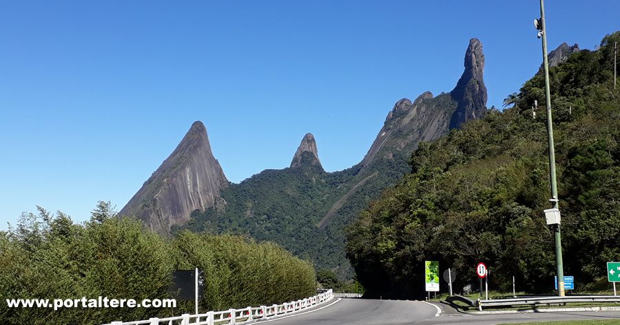 Entrada principal de Teresópolis, vista do Dedo de Deus - Foto: Portal Terê