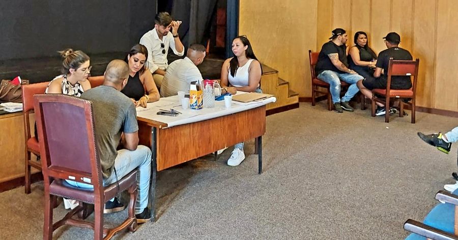 Franquia entrevistando candidatos em Teresópolis - Foto: AsCom PMT