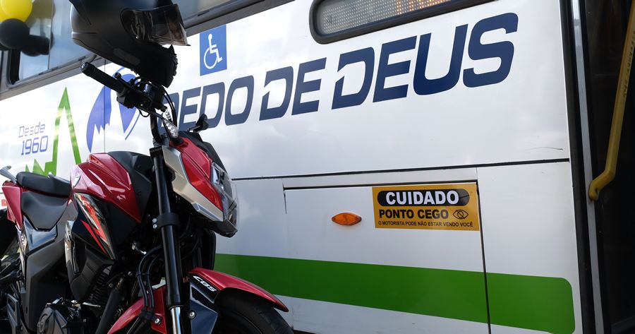 Alerta de indicação de ponto cego nos ônibus de Teresópolis - Foto: Viação Dedo de Deus