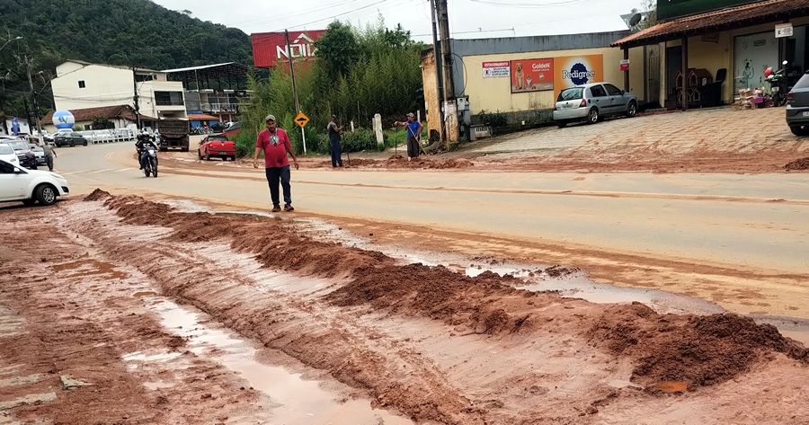 Estragos das chuvas que atingiram o interior de Teresópolis - Foto: AsCom PMT