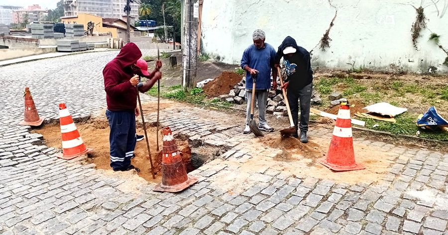 Início da desobstrução de galeria pluvial na Rua José Elias Zaquem, em Agriões - Foto: AsCom PMT