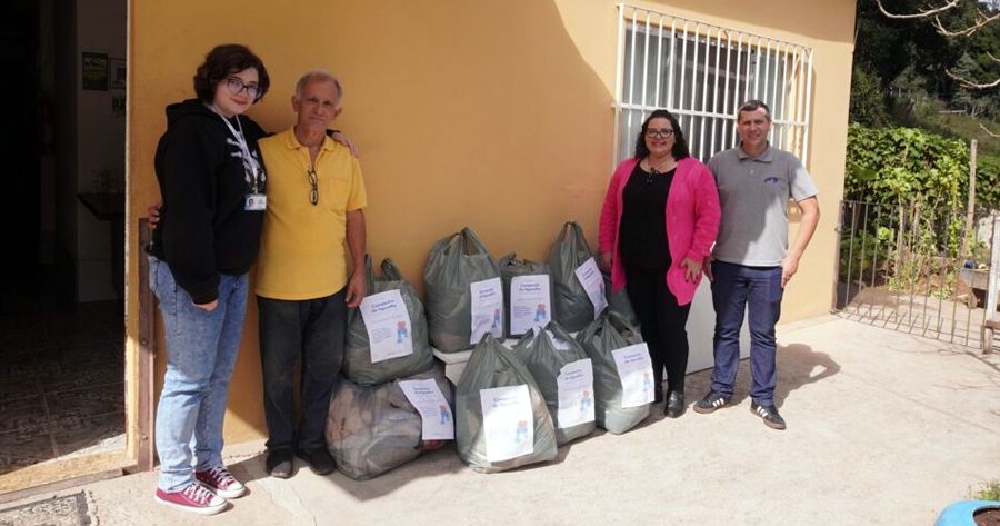 Entrega de doações na Casa Lar Feliz - Foto: AsCom Viação Dedo de Deus