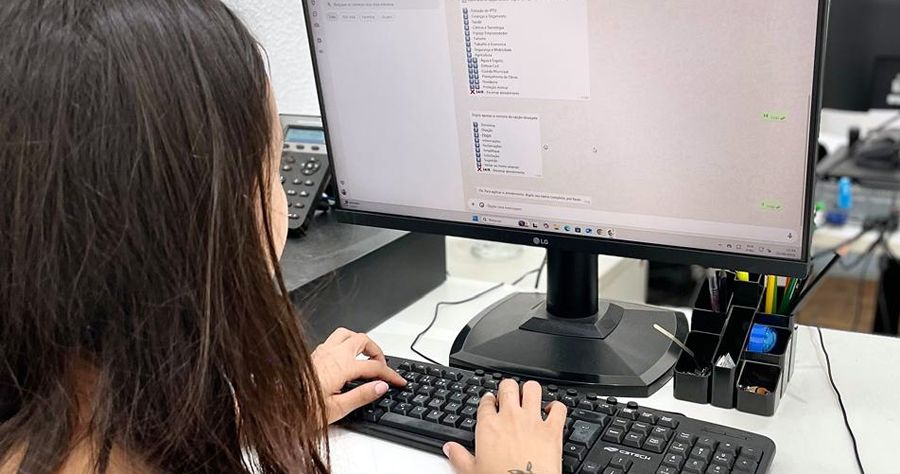 Software que simula conversas humanas (chatbot) - Foto: AsCom PMT