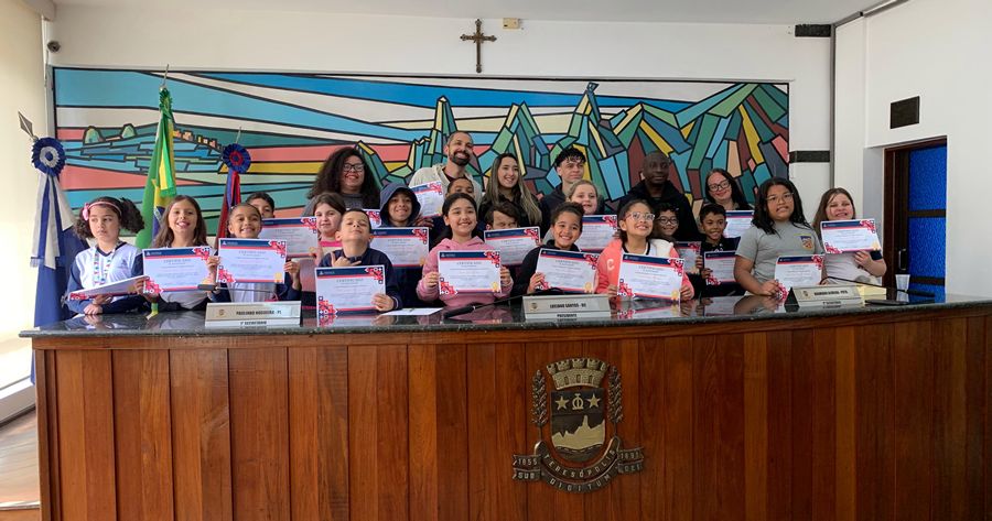 Alunos das escolas de Teresópolis participaram da 'Visita Guiada Câmara-Escola' - Foto: PMT